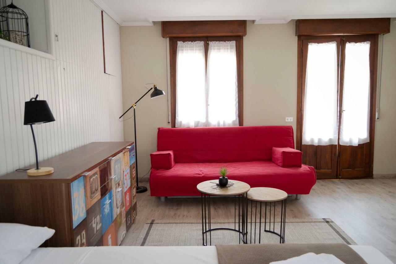 Tres Puentes Anguiano Apartamentos Y Hostal ภายนอก รูปภาพ