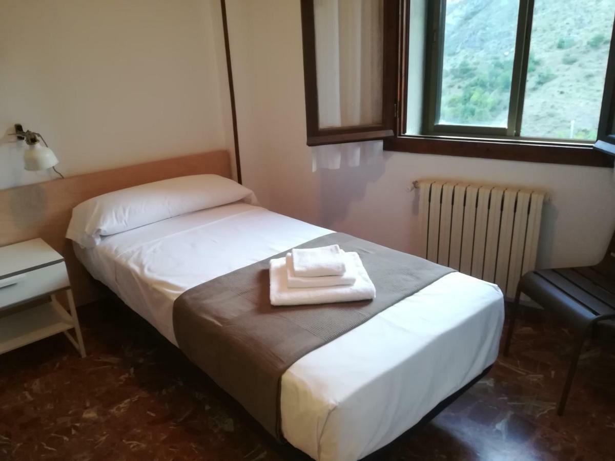 Tres Puentes Anguiano Apartamentos Y Hostal ภายนอก รูปภาพ