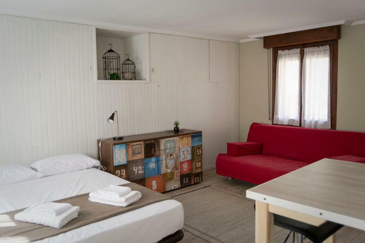 Tres Puentes Anguiano Apartamentos Y Hostal ภายนอก รูปภาพ