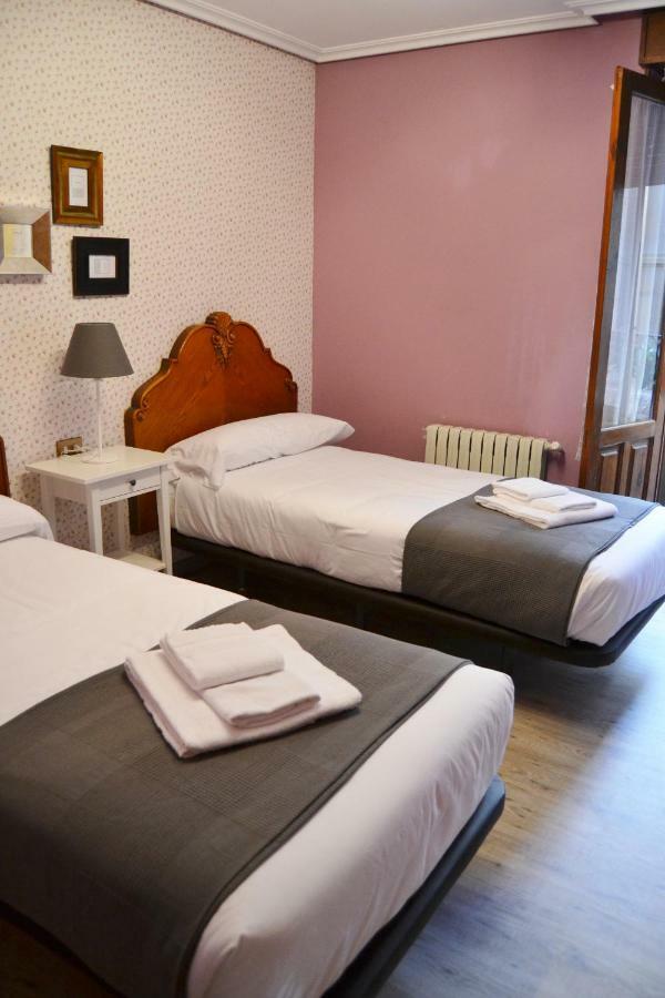 Tres Puentes Anguiano Apartamentos Y Hostal ภายนอก รูปภาพ