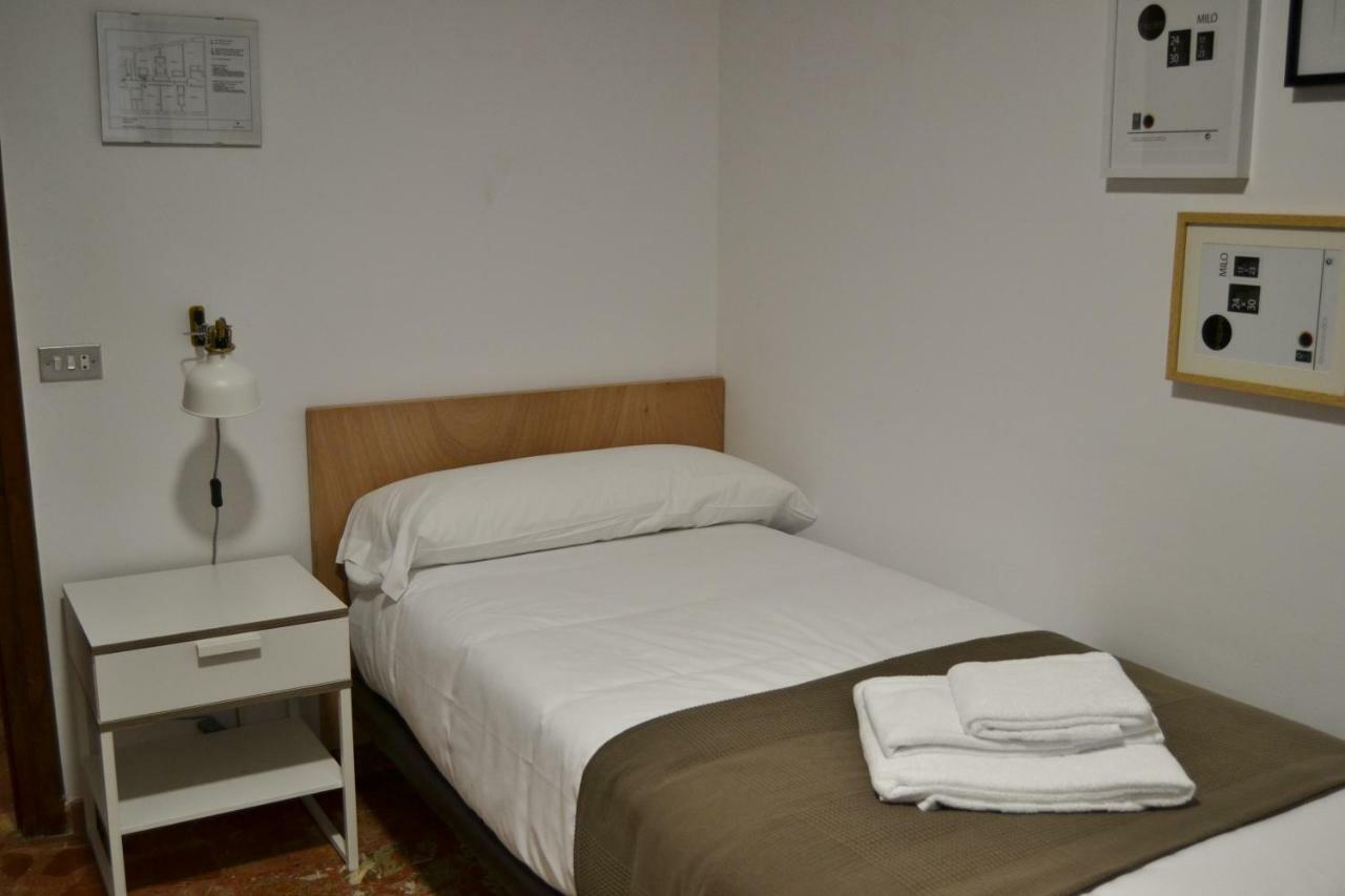 Tres Puentes Anguiano Apartamentos Y Hostal ภายนอก รูปภาพ