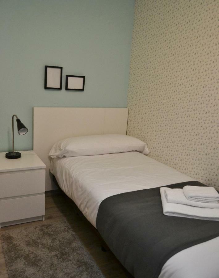 Tres Puentes Anguiano Apartamentos Y Hostal ภายนอก รูปภาพ
