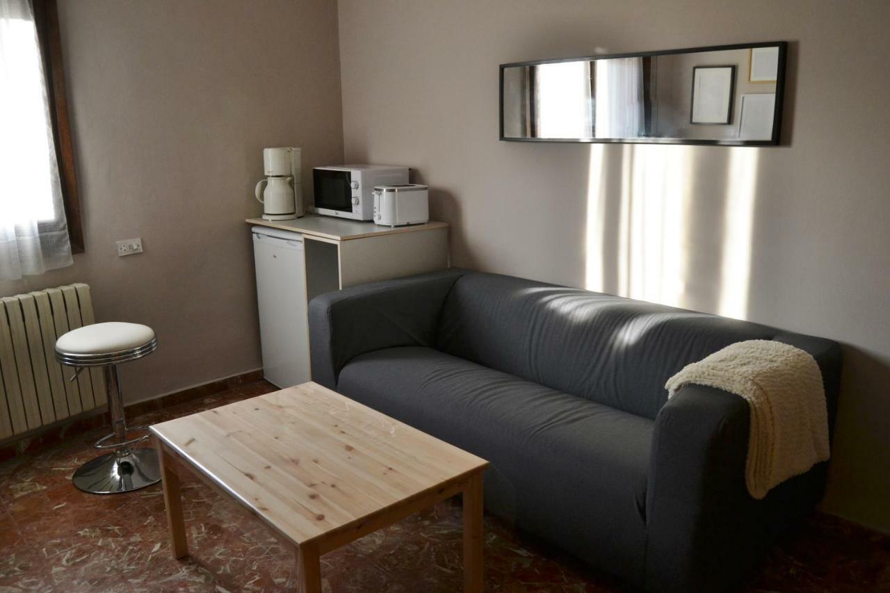 Tres Puentes Anguiano Apartamentos Y Hostal ภายนอก รูปภาพ