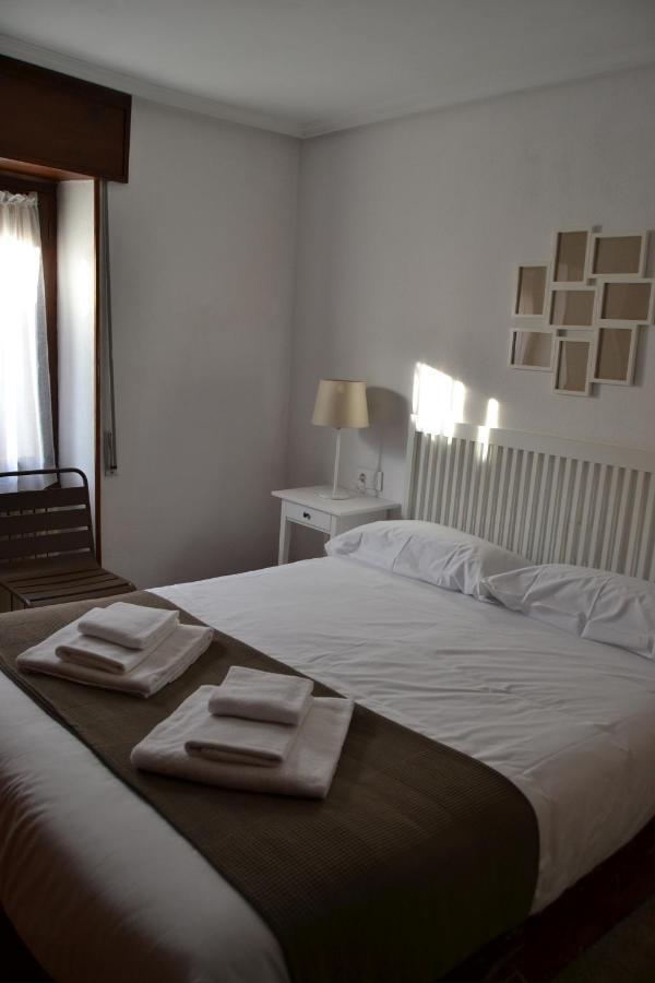 Tres Puentes Anguiano Apartamentos Y Hostal ภายนอก รูปภาพ
